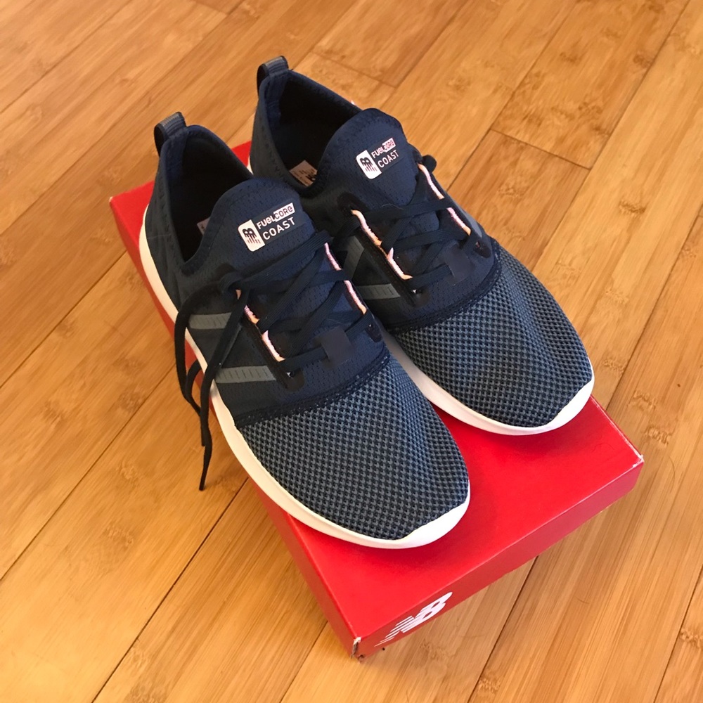 BRAND NEW New Balance lightweight running shoe
